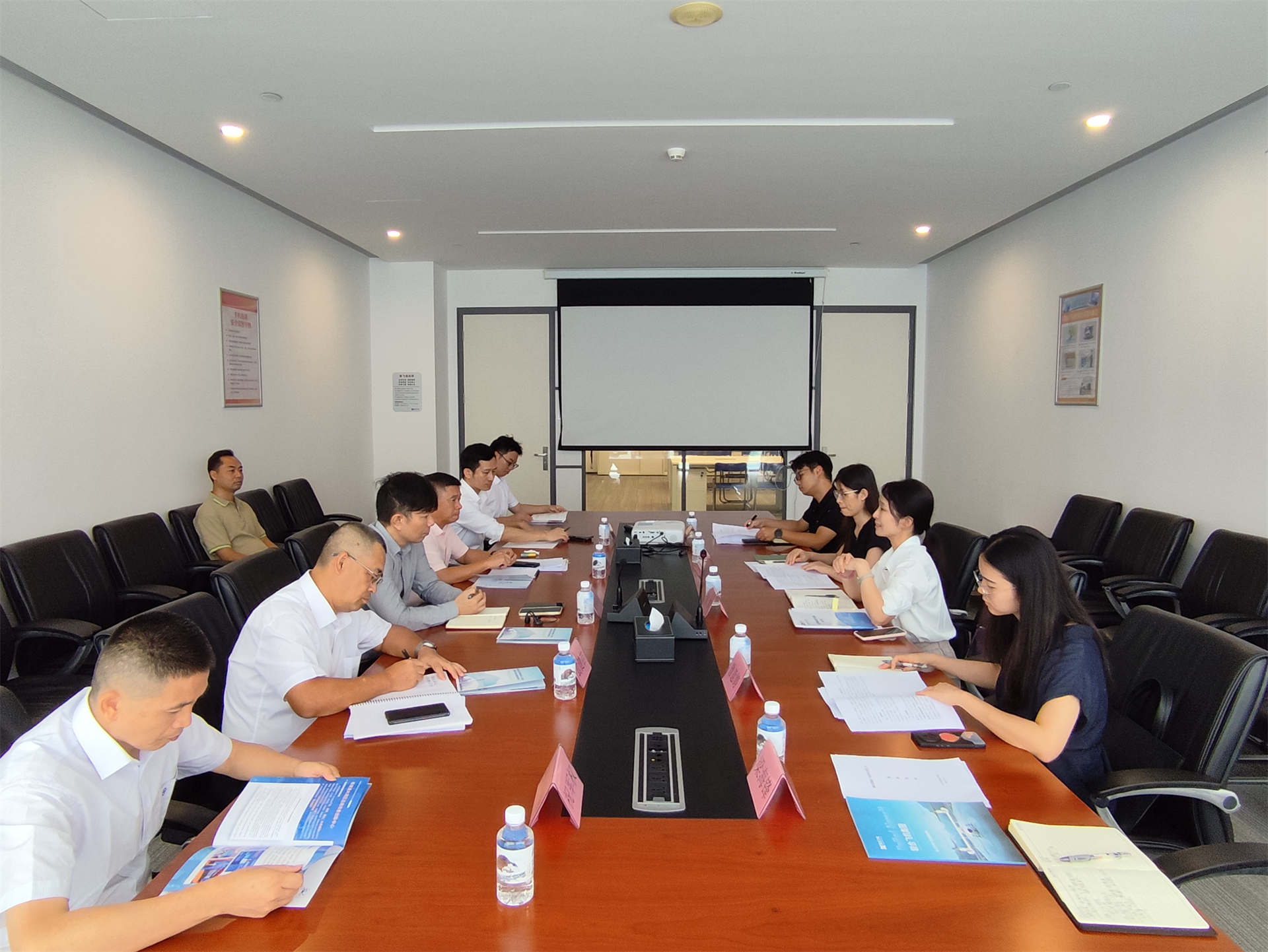 大湾区国先中心、应用场景创新中心赴联合飞机调研